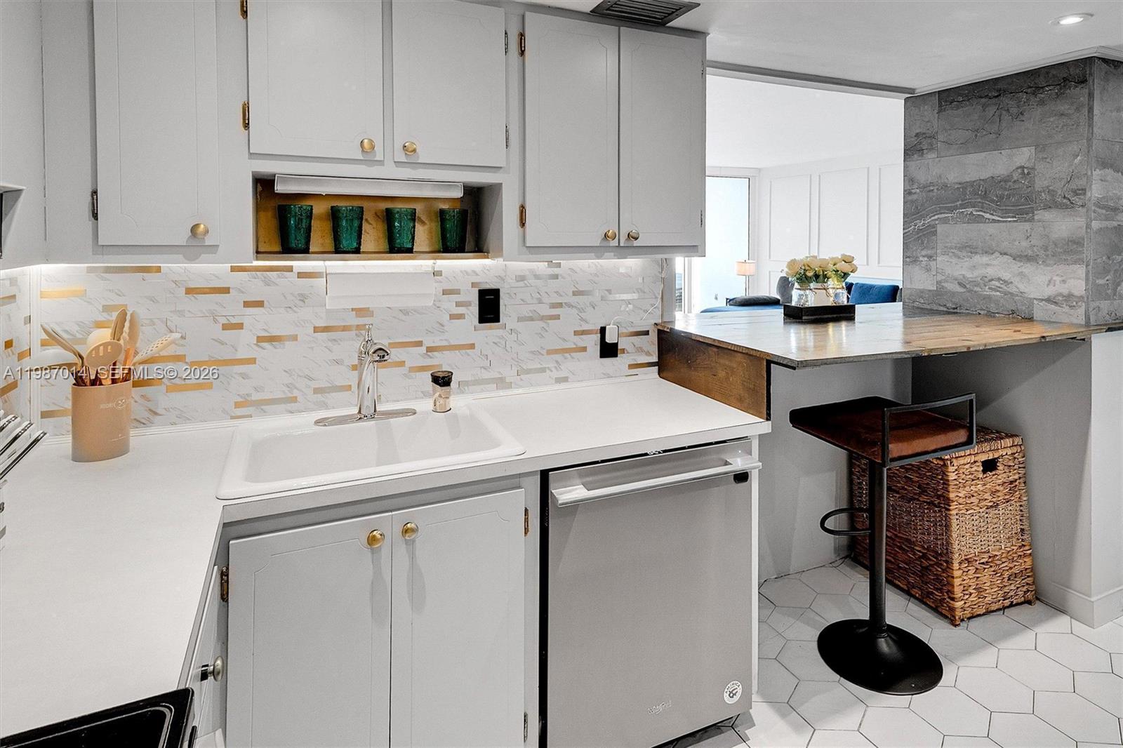 ARLEN HOUSE EAST CONDO - Residential