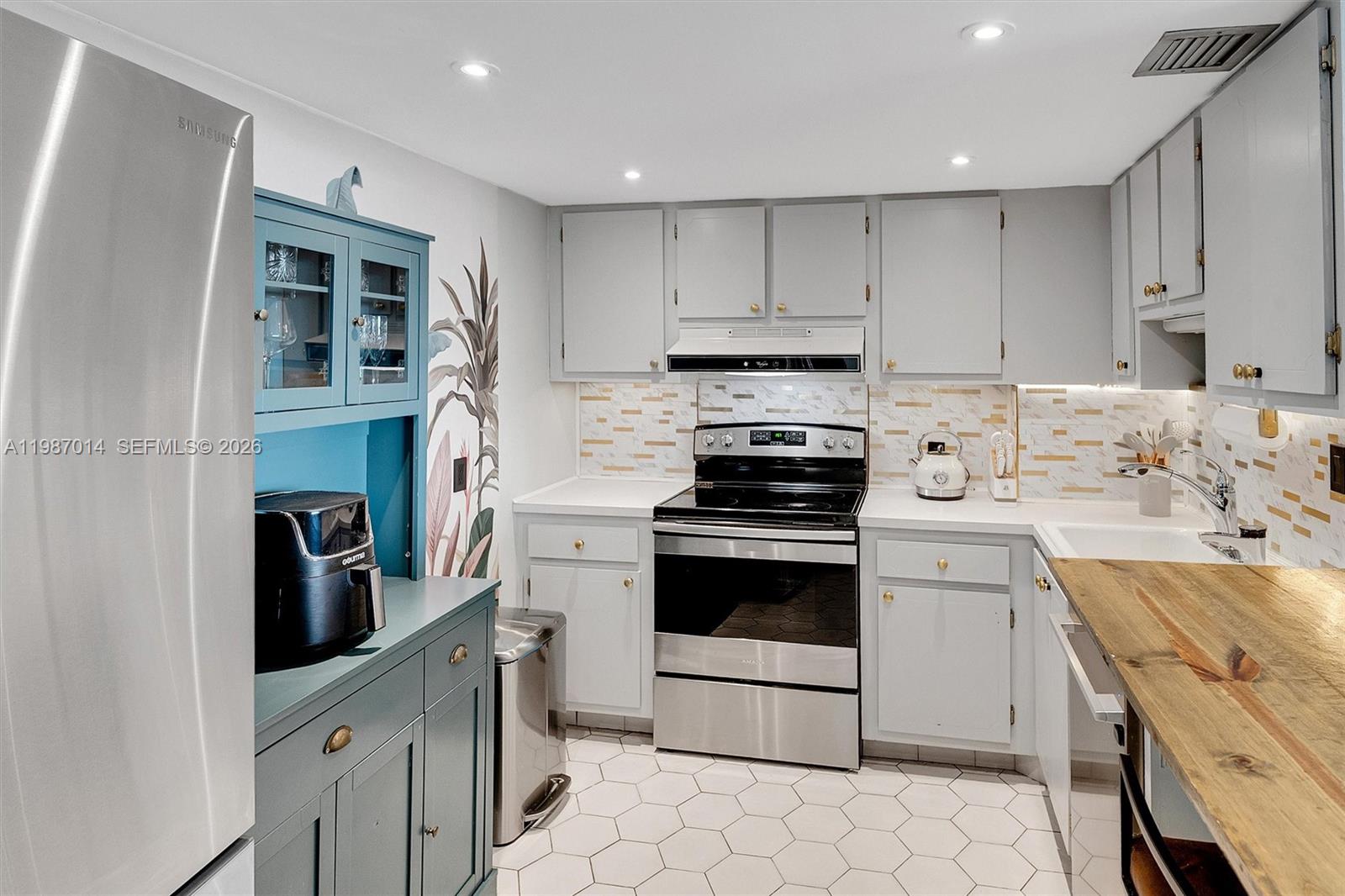 ARLEN HOUSE EAST CONDO - Residential