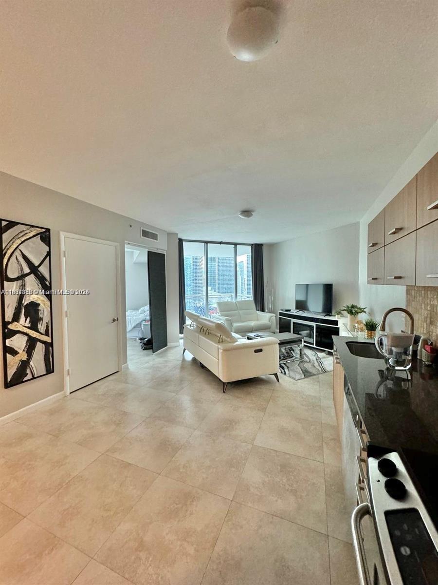 WIND CONDO - Residential Lease