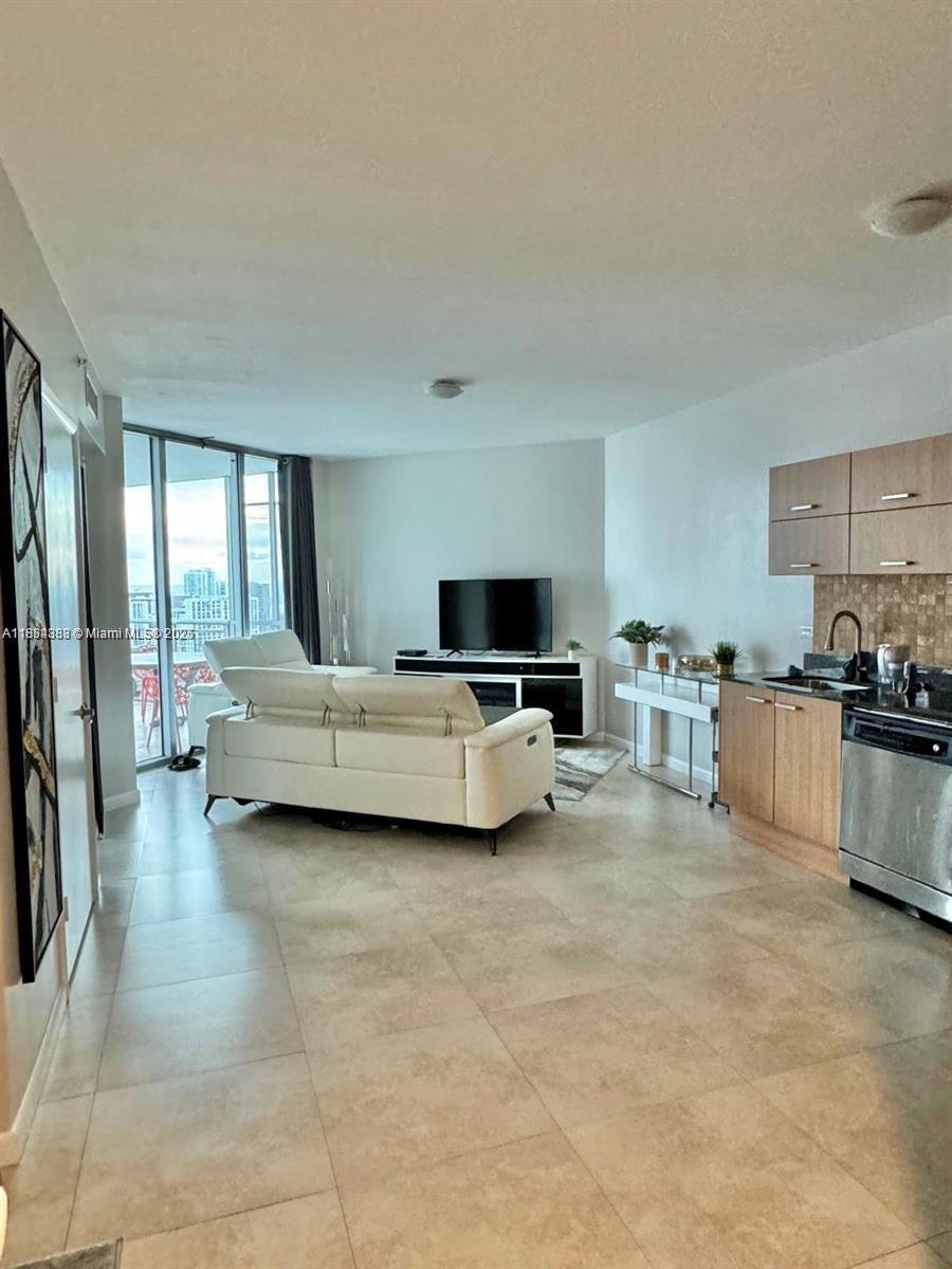 WIND CONDO - Residential Lease