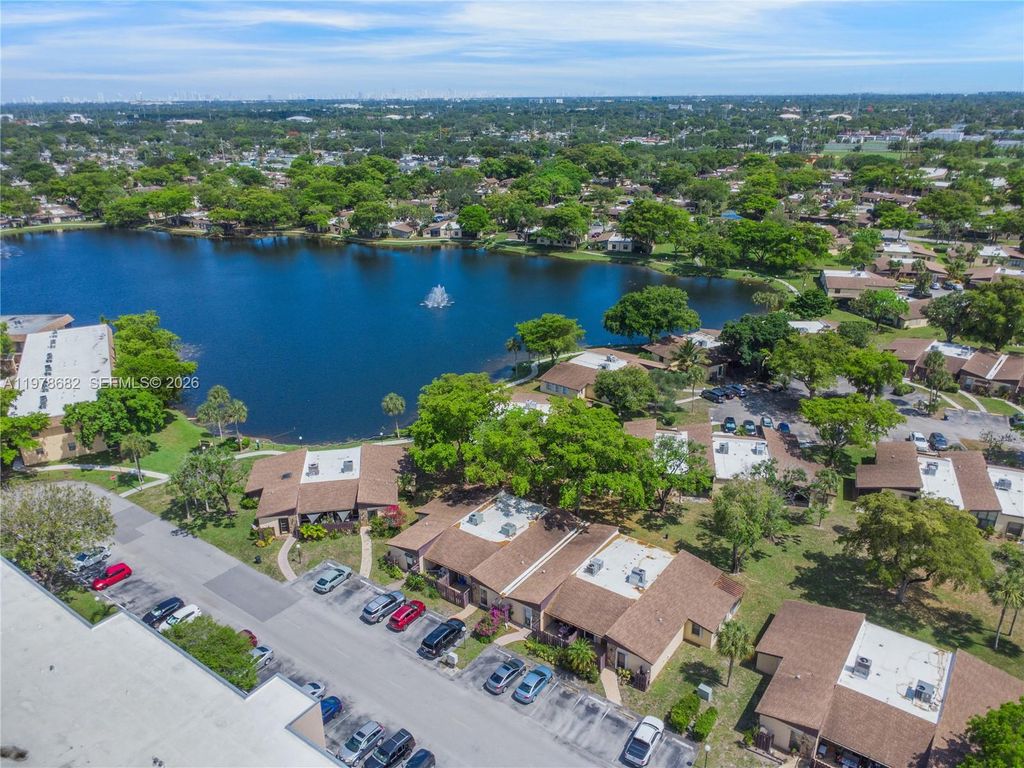 Photo of 300 Berkley Rd #108, Hollywood, FL 33024 (MLS # A11978682)