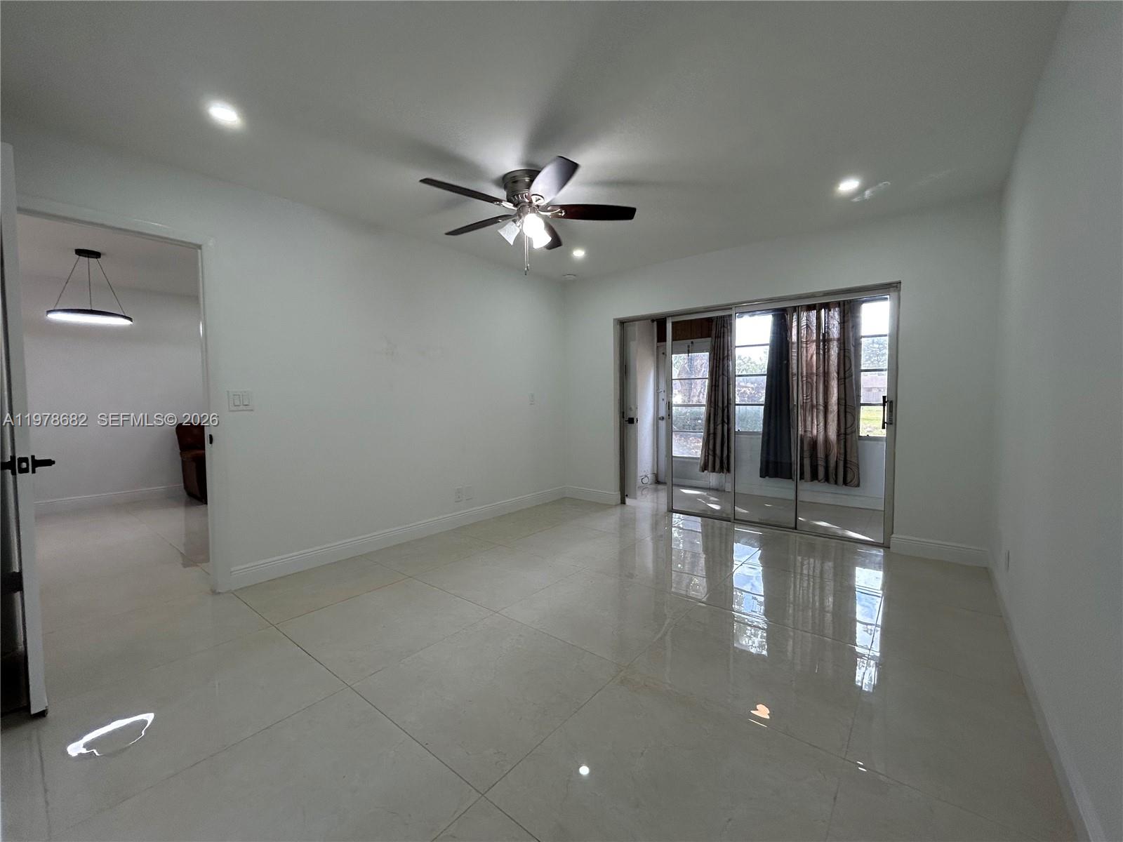 CAMBRIDGE HOUSE - Residential