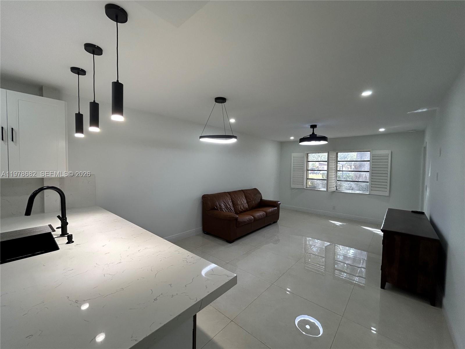 CAMBRIDGE HOUSE - Residential