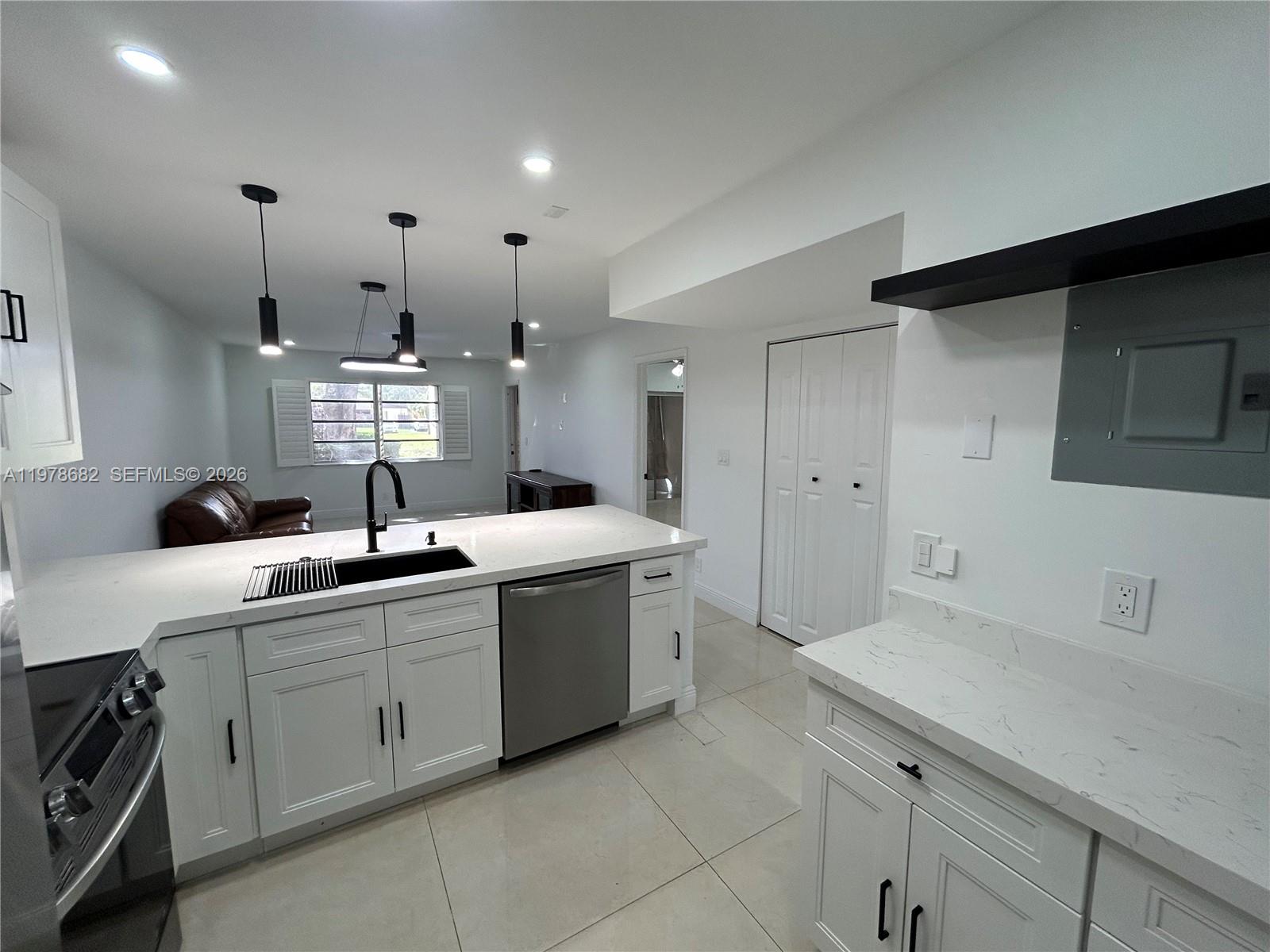 CAMBRIDGE HOUSE - Residential