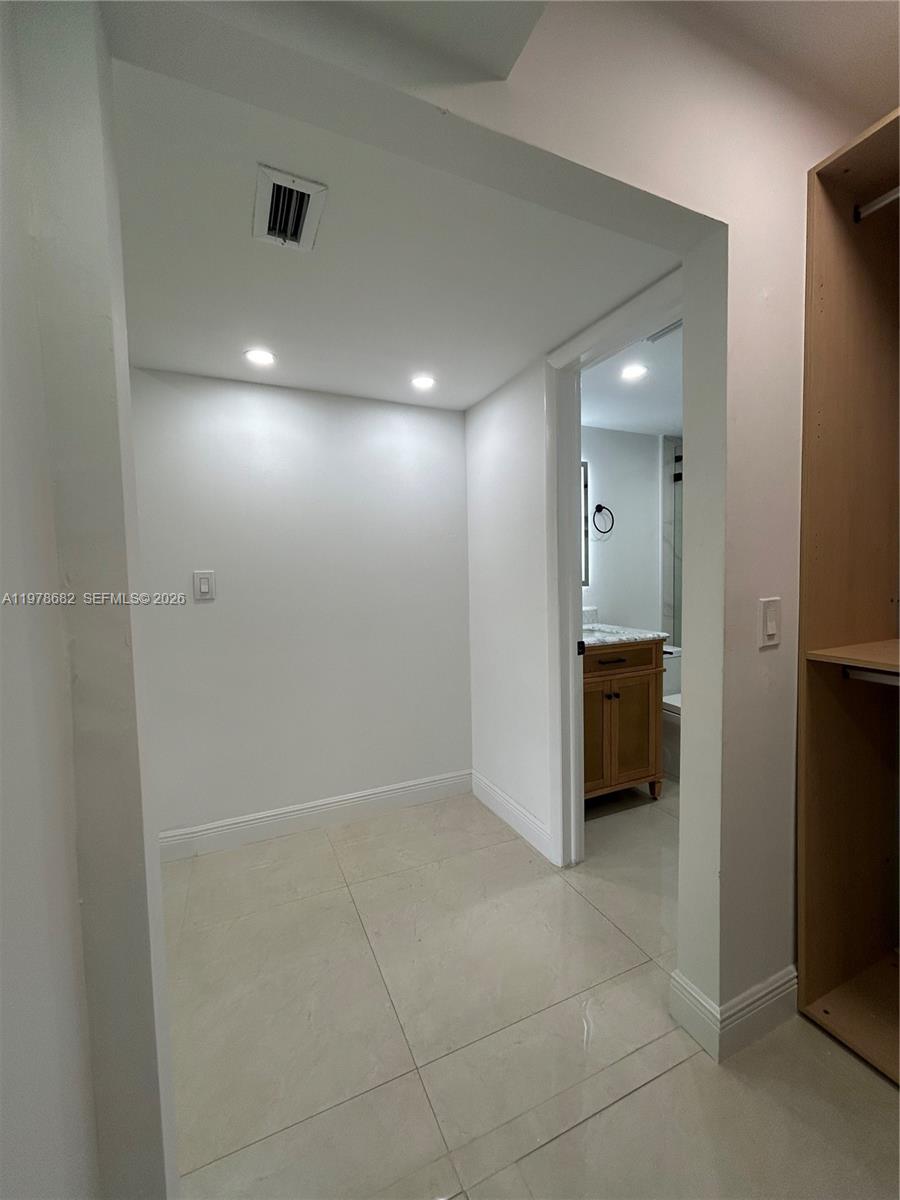 CAMBRIDGE HOUSE - Residential