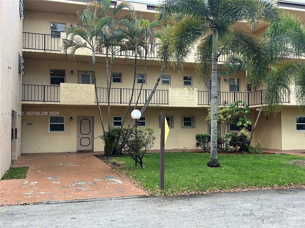Photo of 300 Berkley Rd #108, Hollywood, FL 33024 (MLS # A11978682)