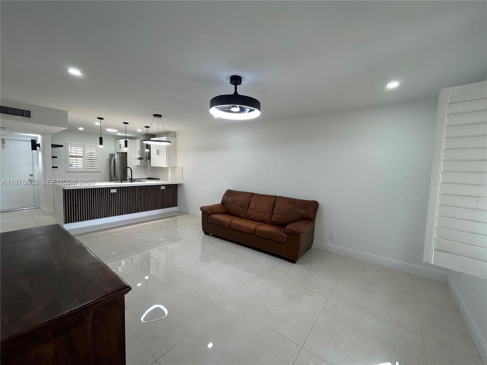 CAMBRIDGE HOUSE - Residential