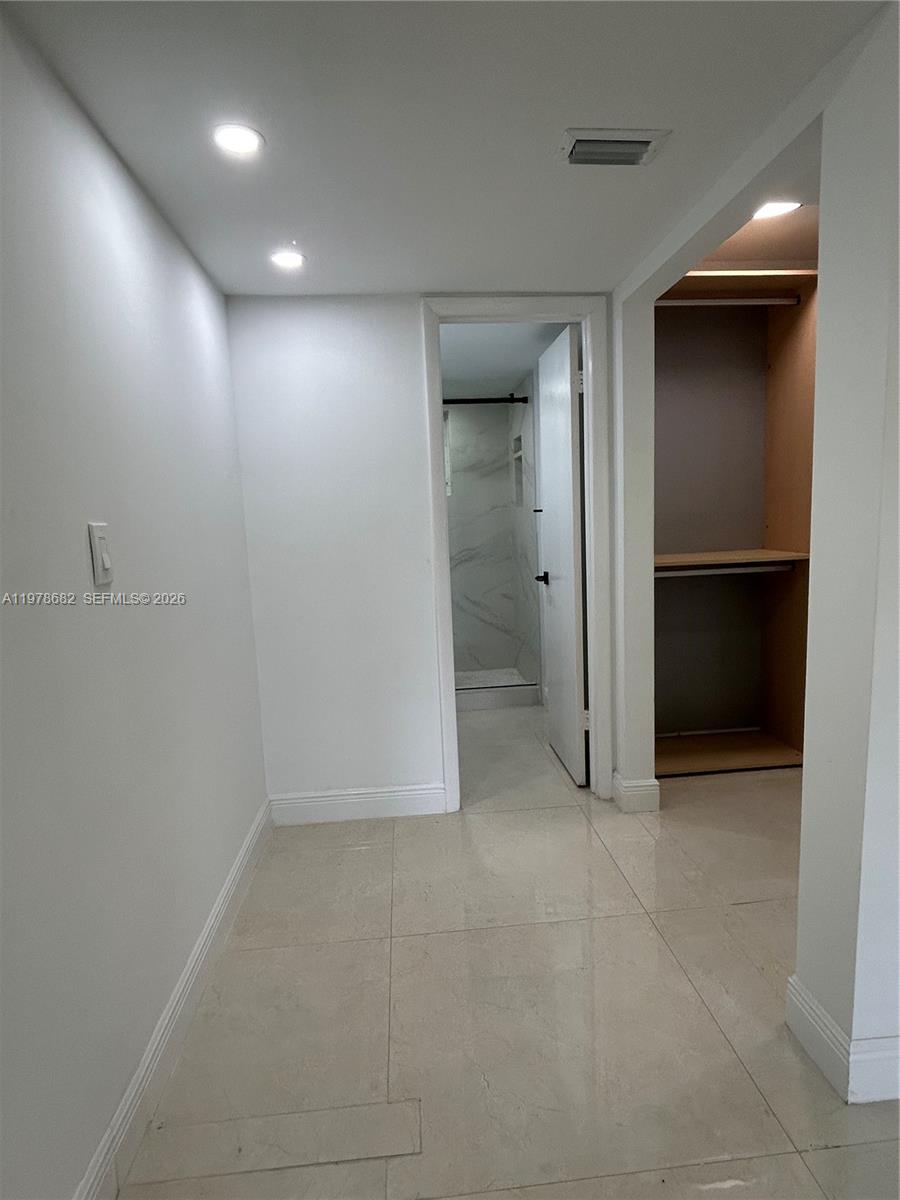 CAMBRIDGE HOUSE - Residential