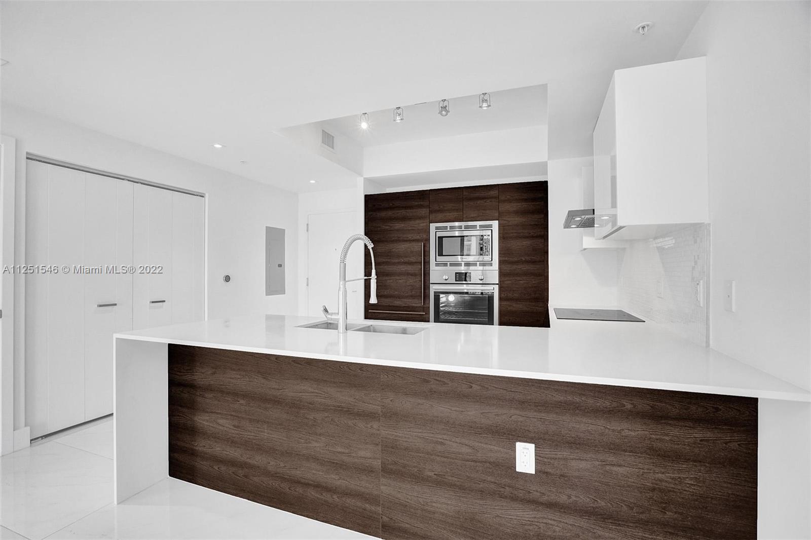 MERRICK MANOR - Residential Lease