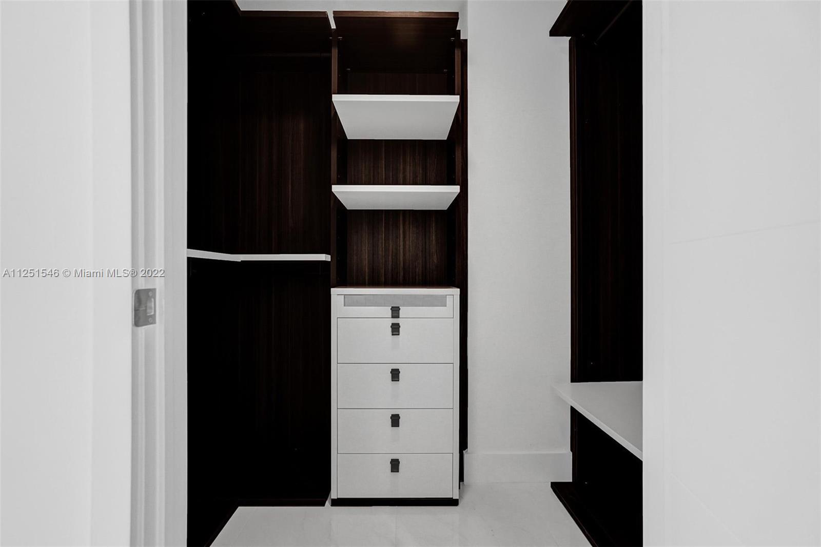 MERRICK MANOR - Residential Lease