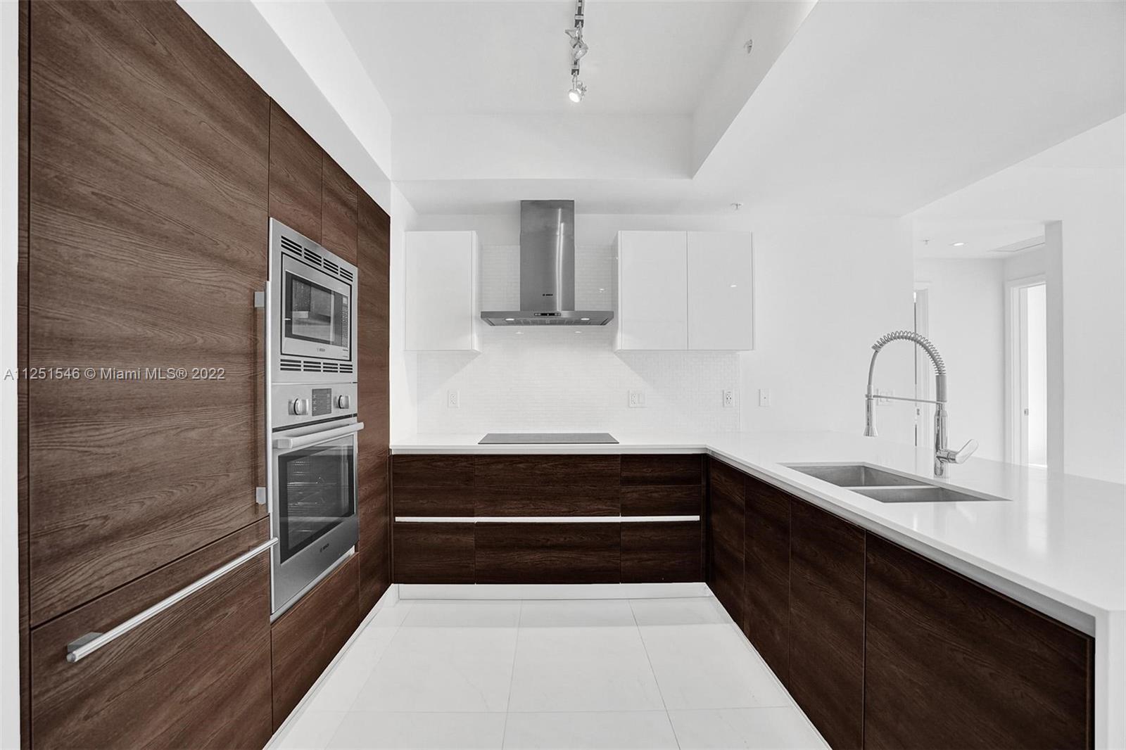 MERRICK MANOR - Residential Lease
