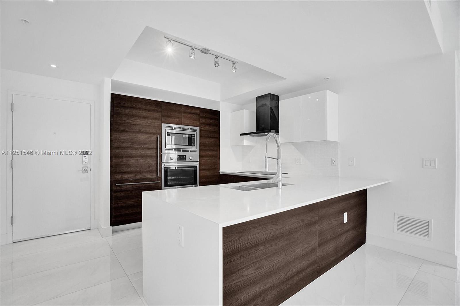 MERRICK MANOR - Residential Lease