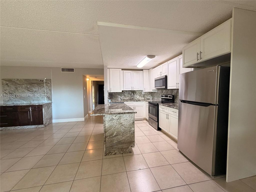 Photo of 105 Meadows Cir #105, Boynton Beach, FL 33436 (MLS # A11952771)