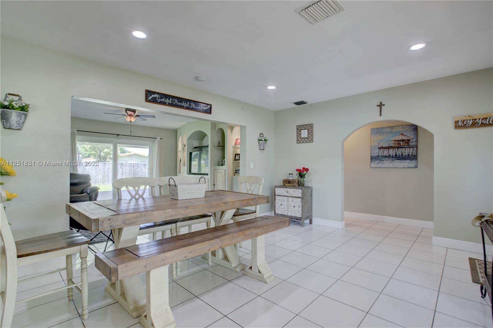 LAUDERDALE GOLF ESTATES - Residential