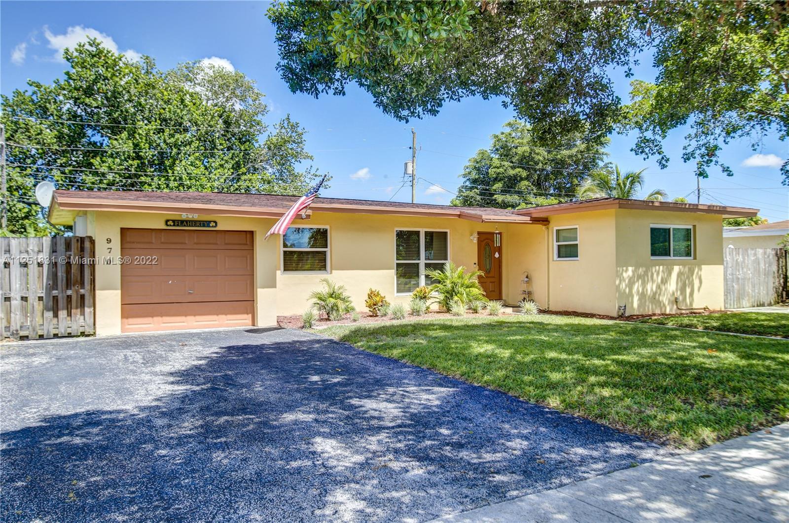 LAUDERDALE GOLF ESTATES - Residential