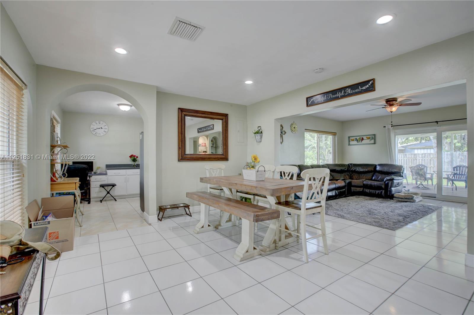 LAUDERDALE GOLF ESTATES - Residential