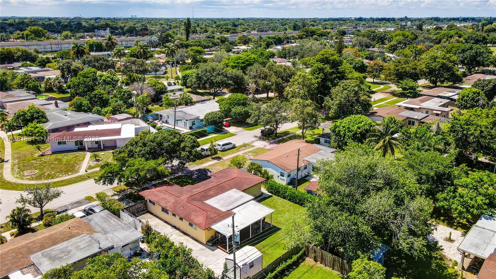 LAUDERDALE GOLF ESTATES - Residential