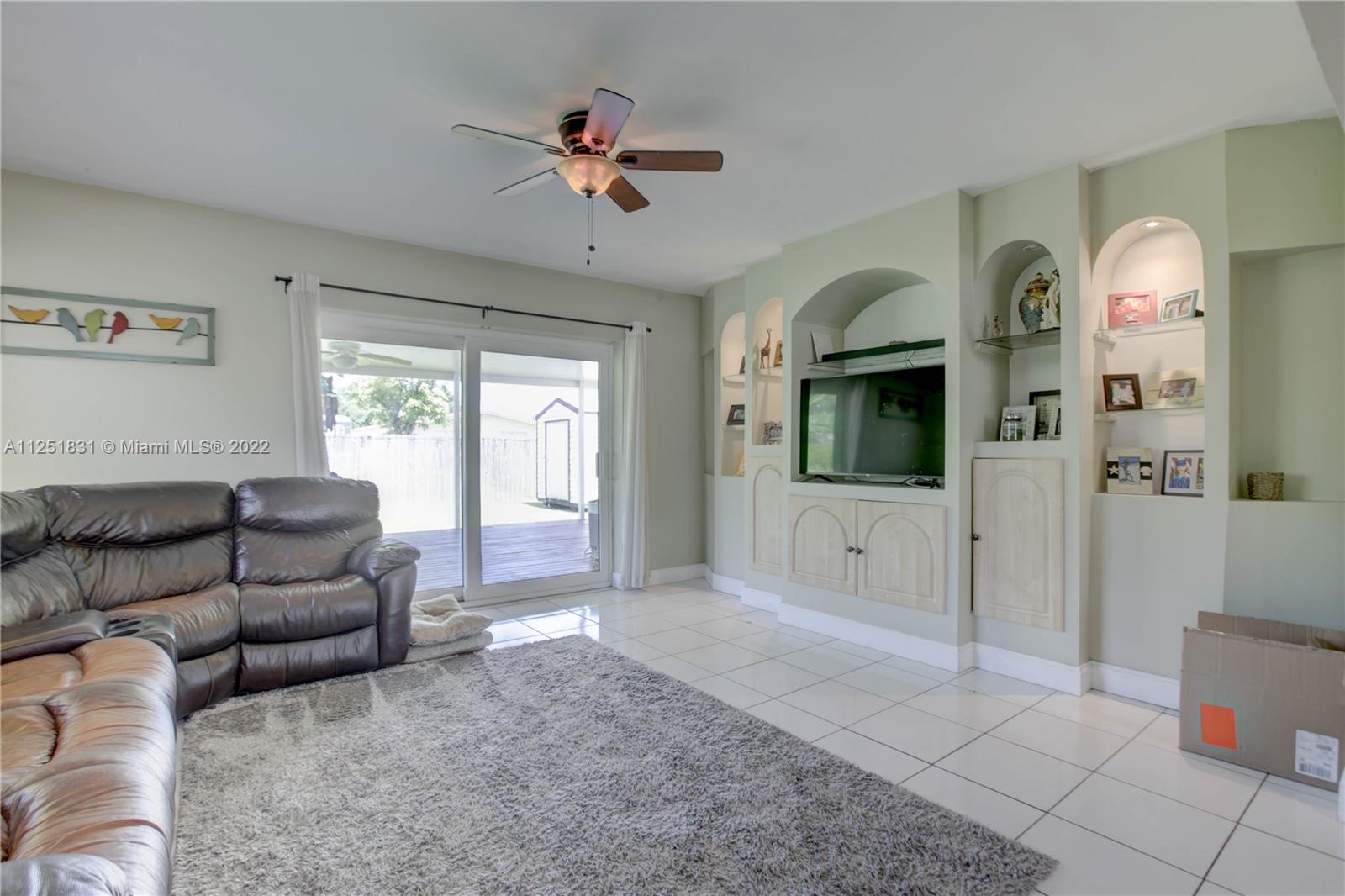 LAUDERDALE GOLF ESTATES - Residential