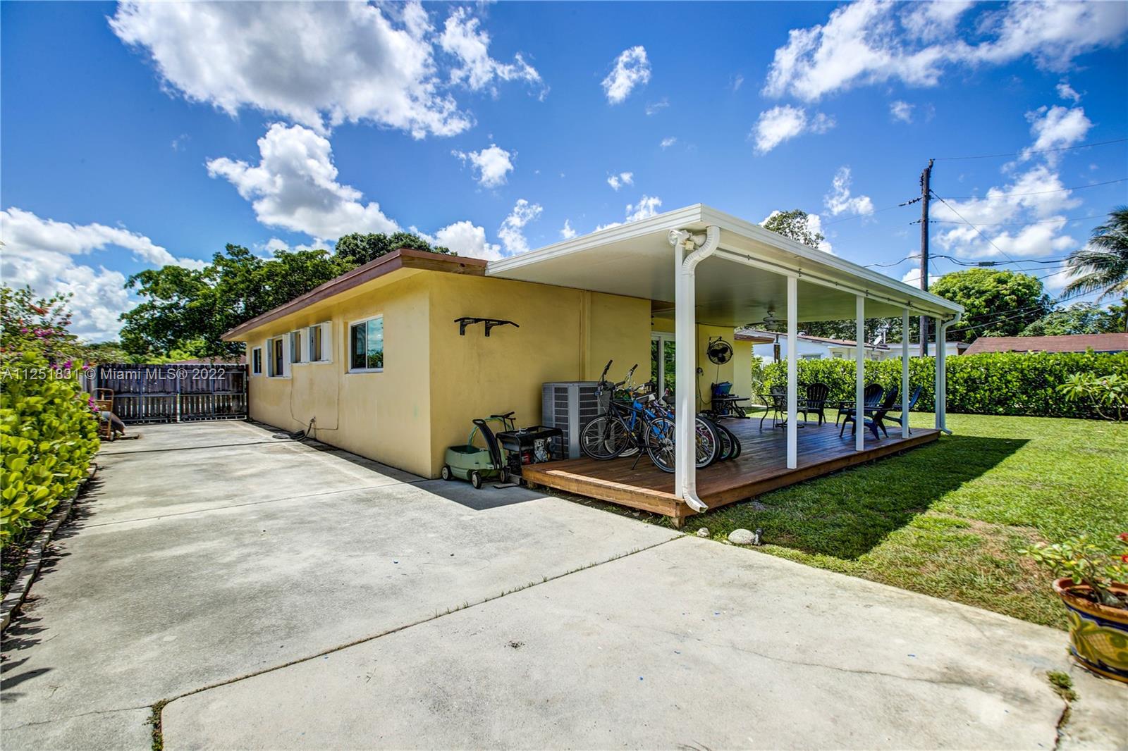 LAUDERDALE GOLF ESTATES - Residential