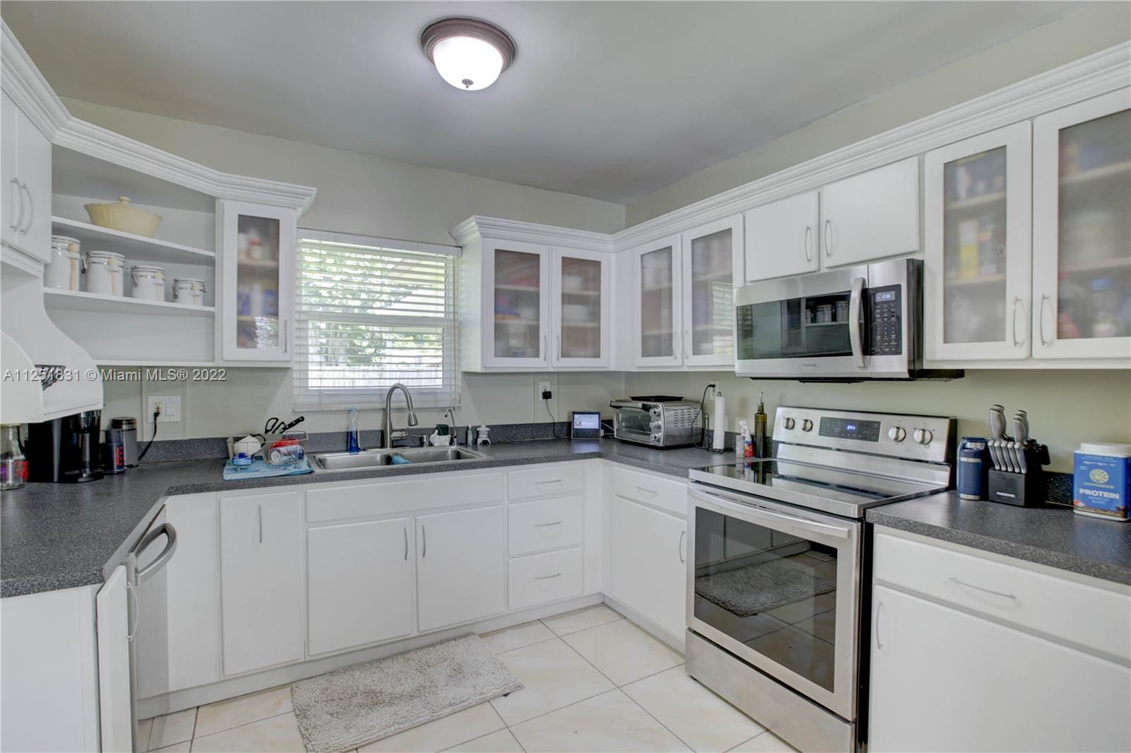 LAUDERDALE GOLF ESTATES - Residential