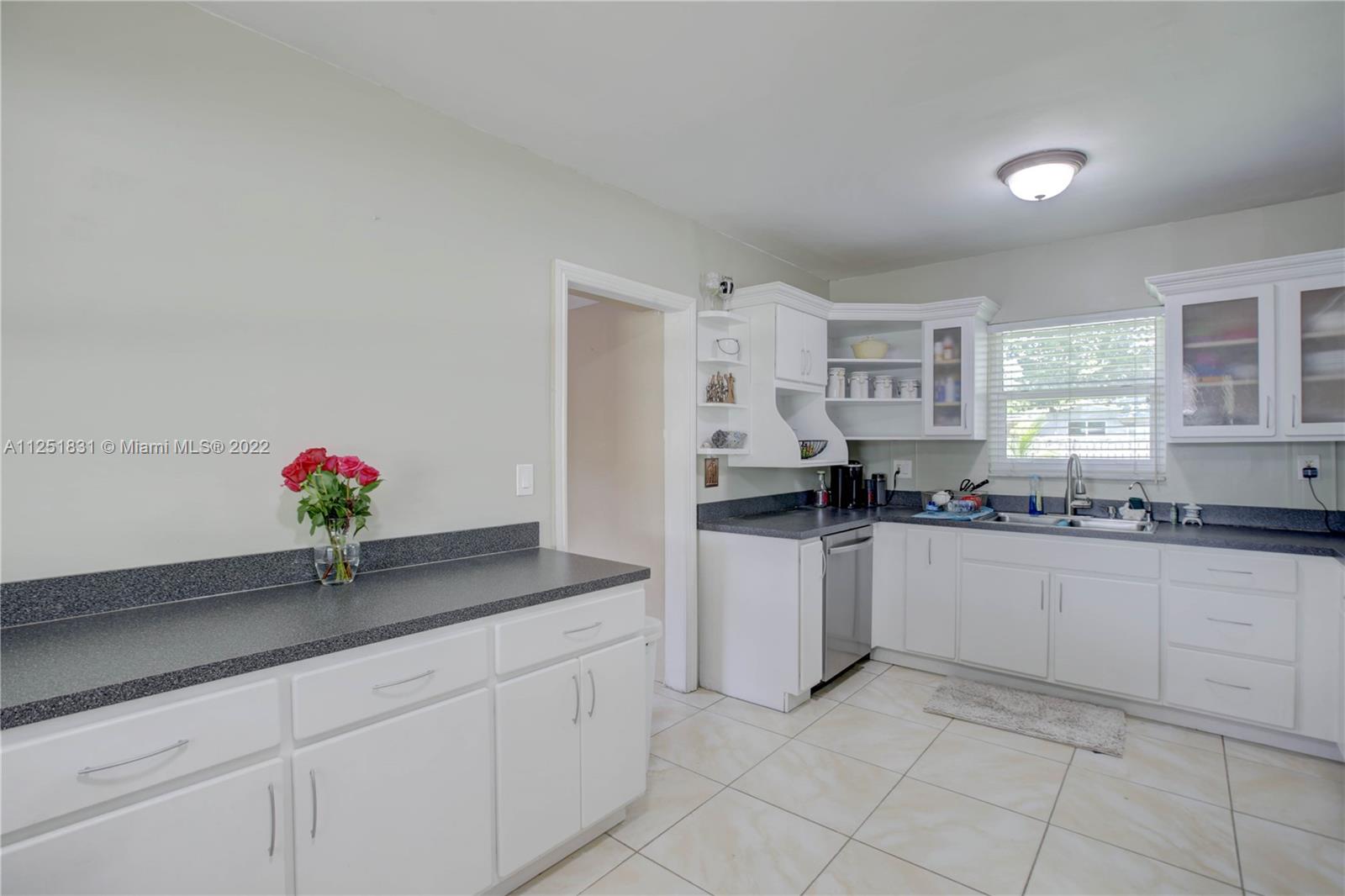 LAUDERDALE GOLF ESTATES - Residential