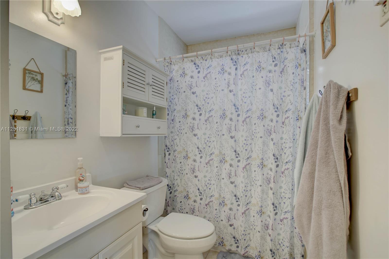 LAUDERDALE GOLF ESTATES - Residential