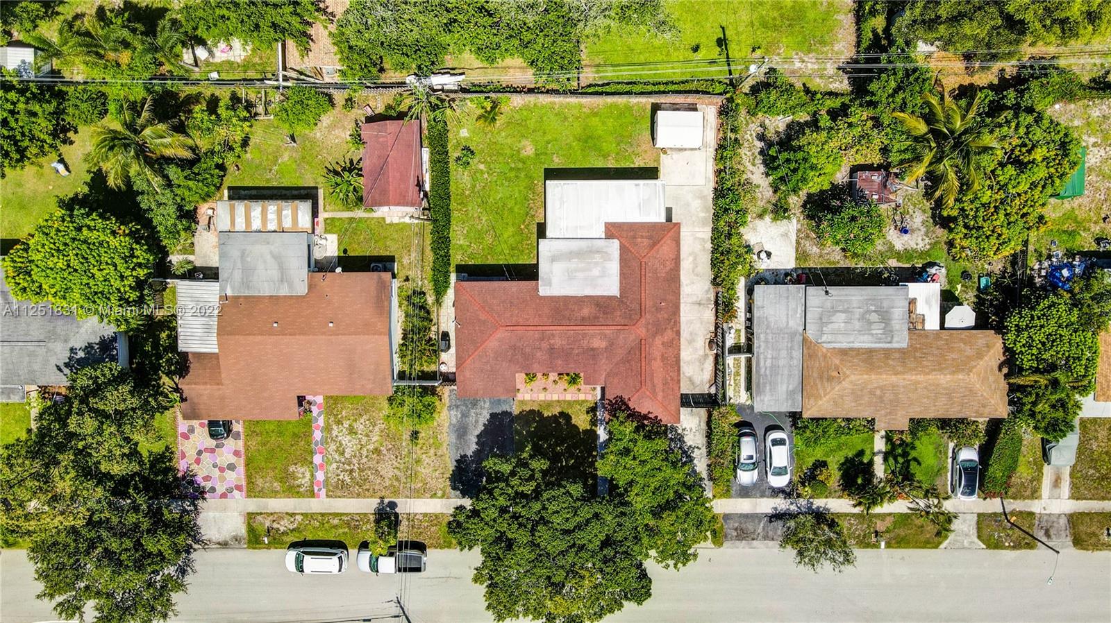 LAUDERDALE GOLF ESTATES - Residential