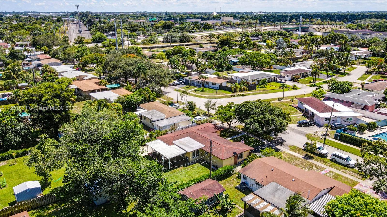 LAUDERDALE GOLF ESTATES - Residential