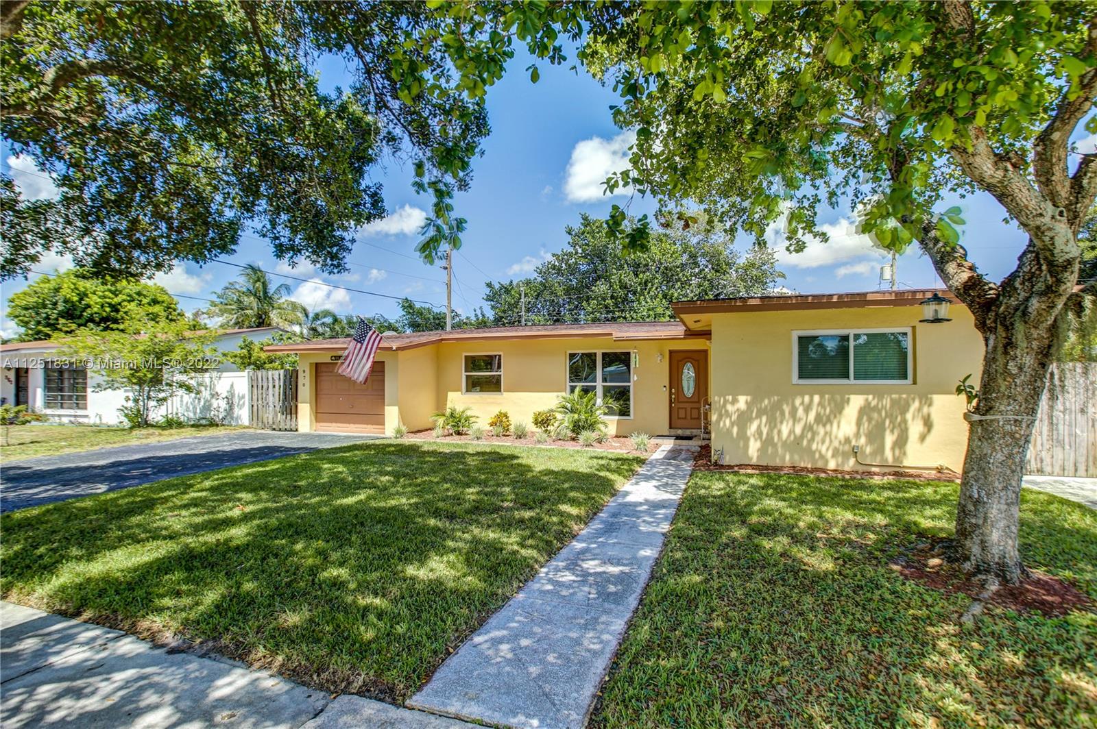 LAUDERDALE GOLF ESTATES - Residential