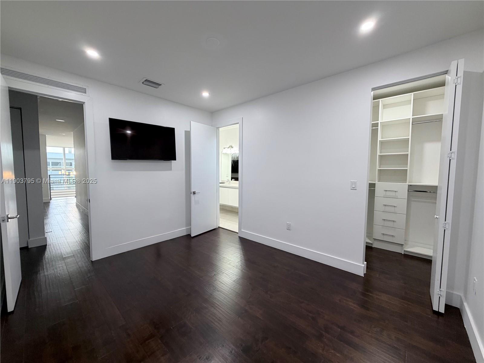 DORAL COMMONS RESIDENTIAL - Residential