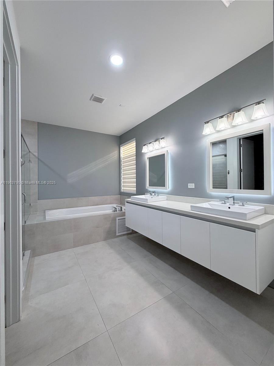 DORAL COMMONS RESIDENTIAL - Residential