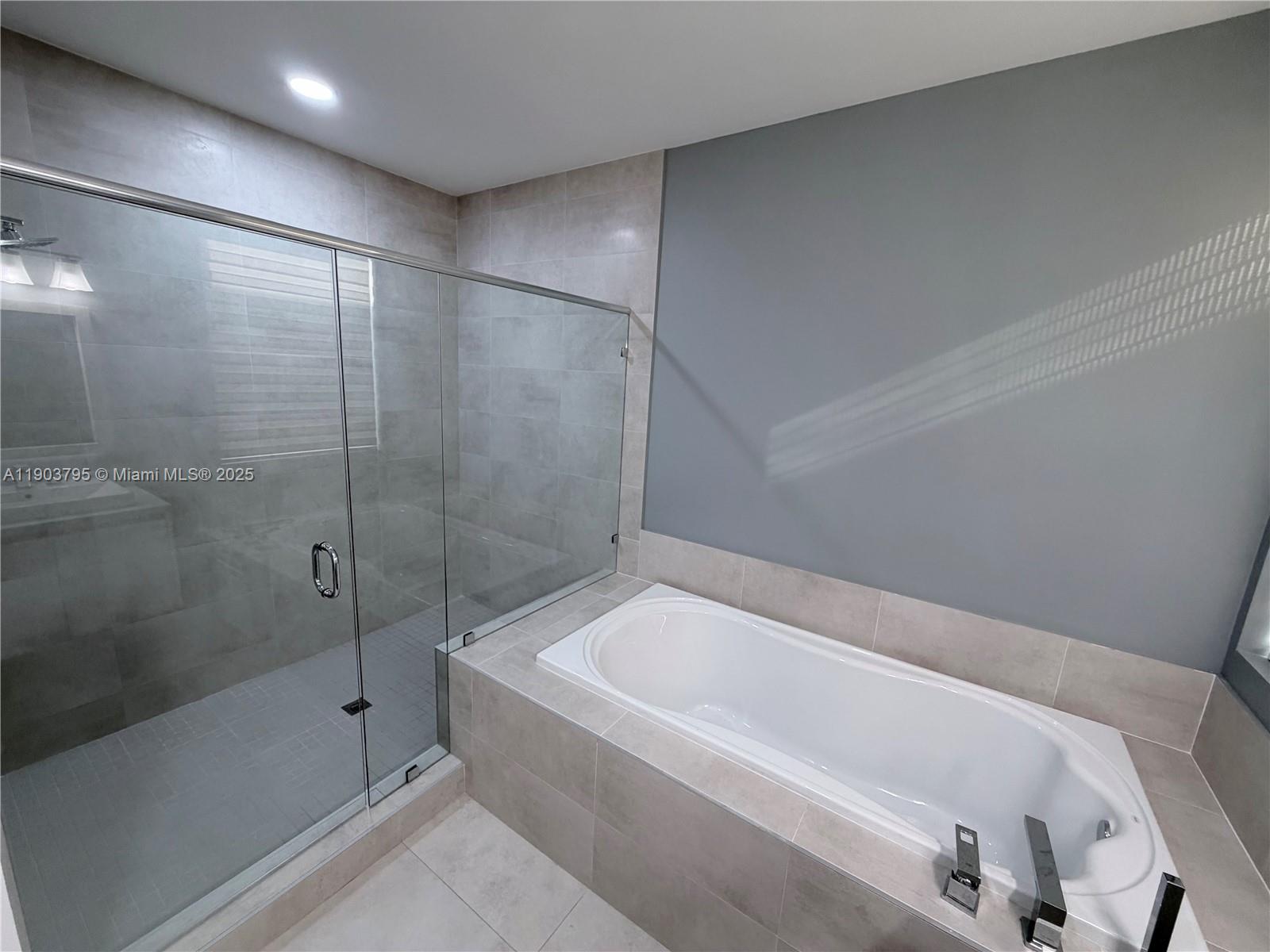 DORAL COMMONS RESIDENTIAL - Residential