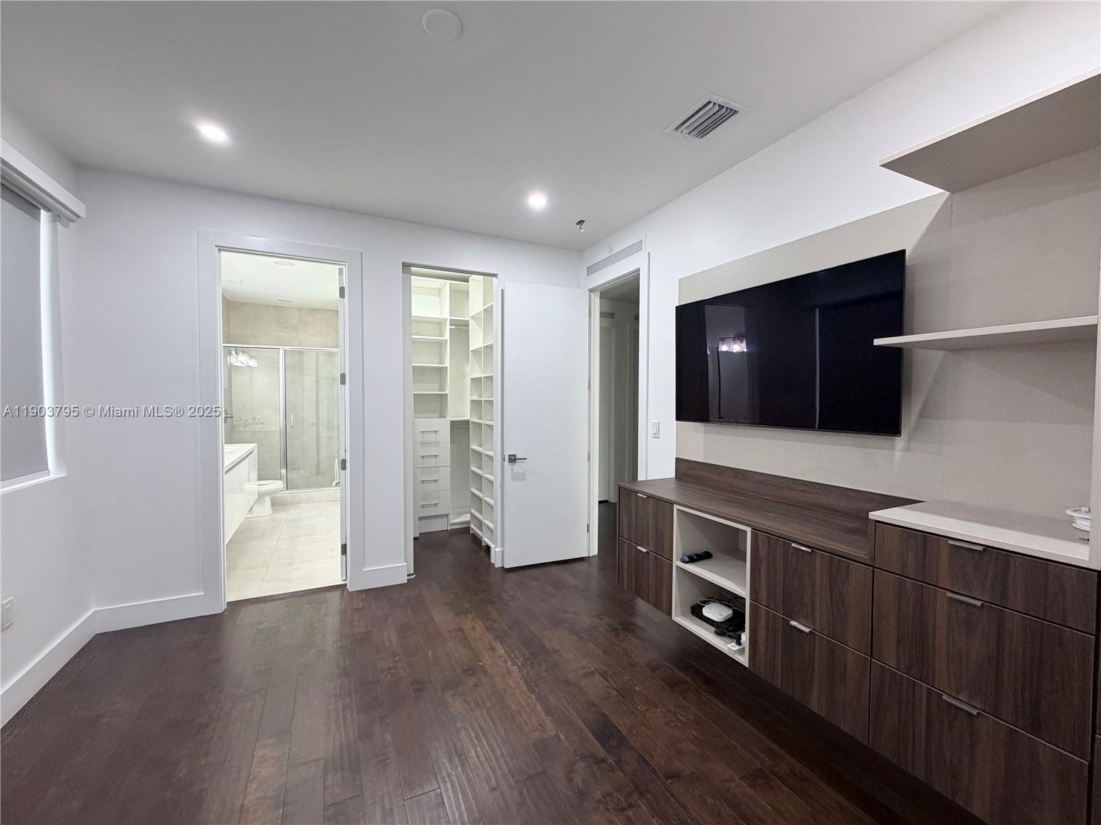 DORAL COMMONS RESIDENTIAL - Residential