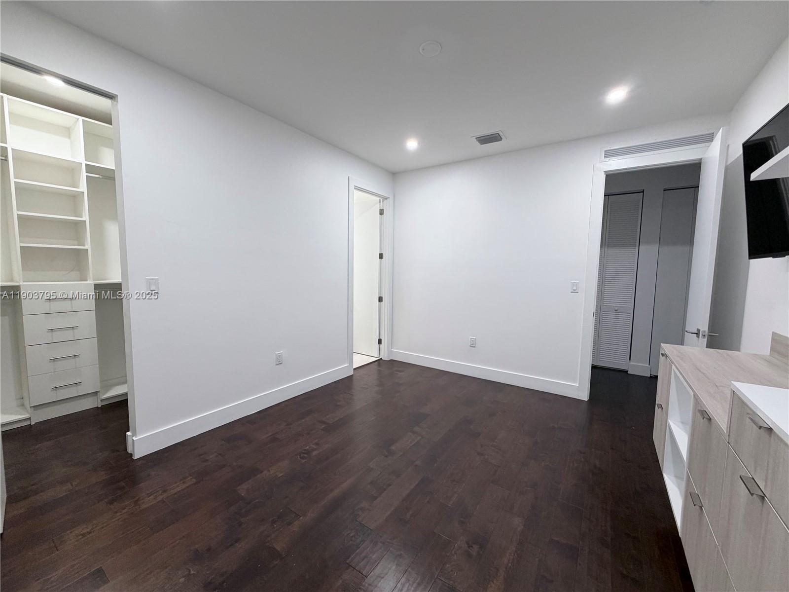 DORAL COMMONS RESIDENTIAL - Residential