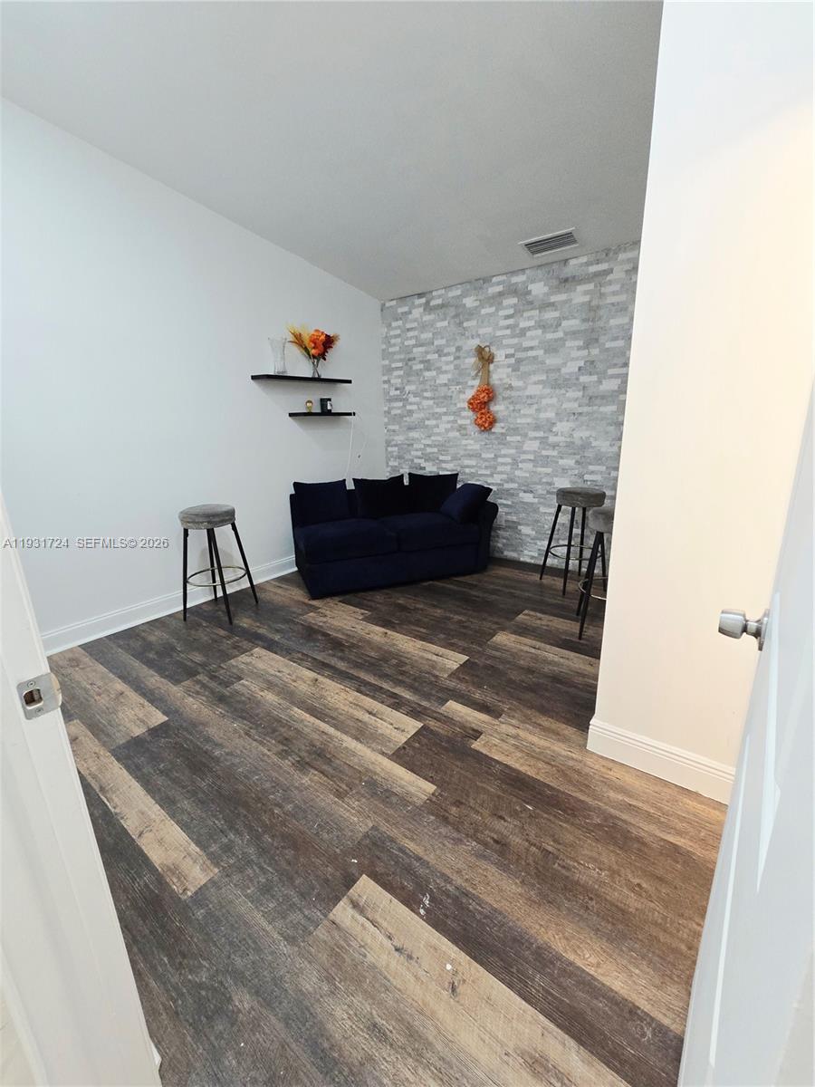 SOUTH MIAMI LAKES - Residential