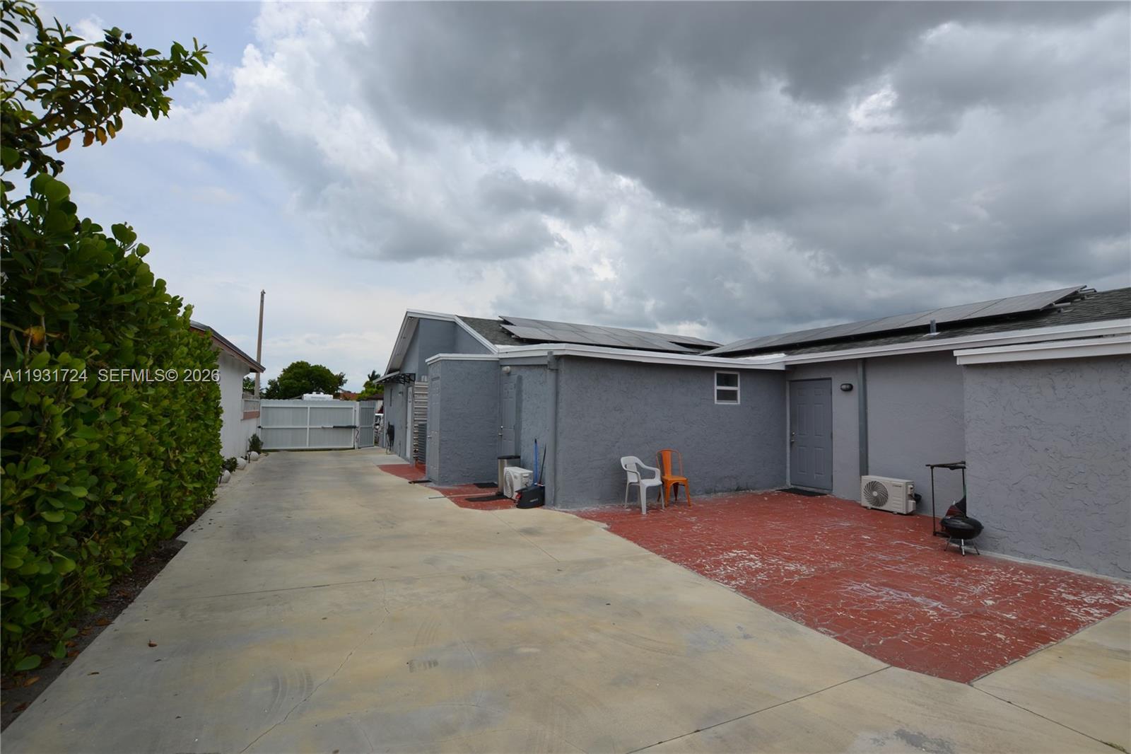 SOUTH MIAMI LAKES - Residential