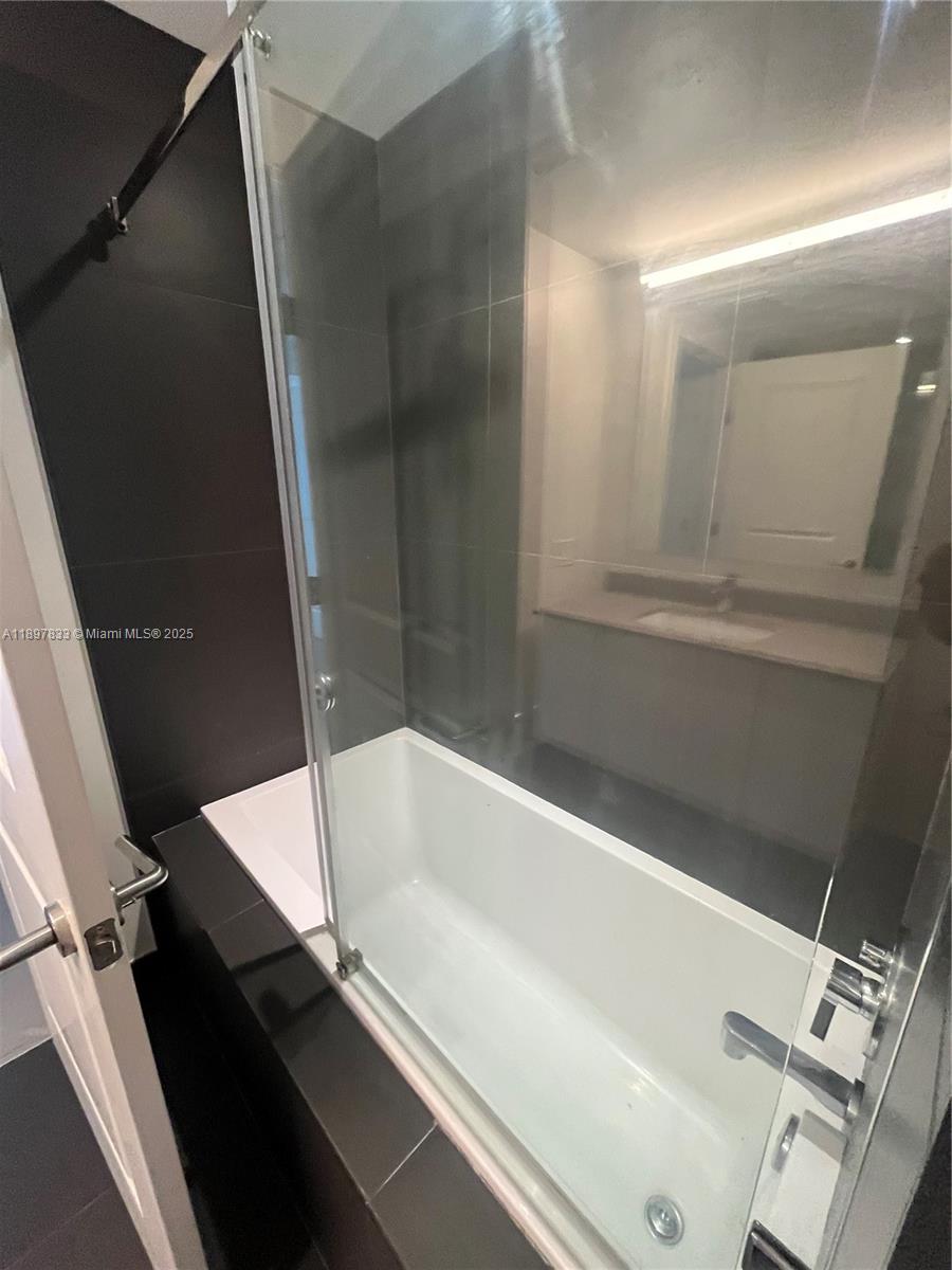 CANVAS CONDO - Residential Lease