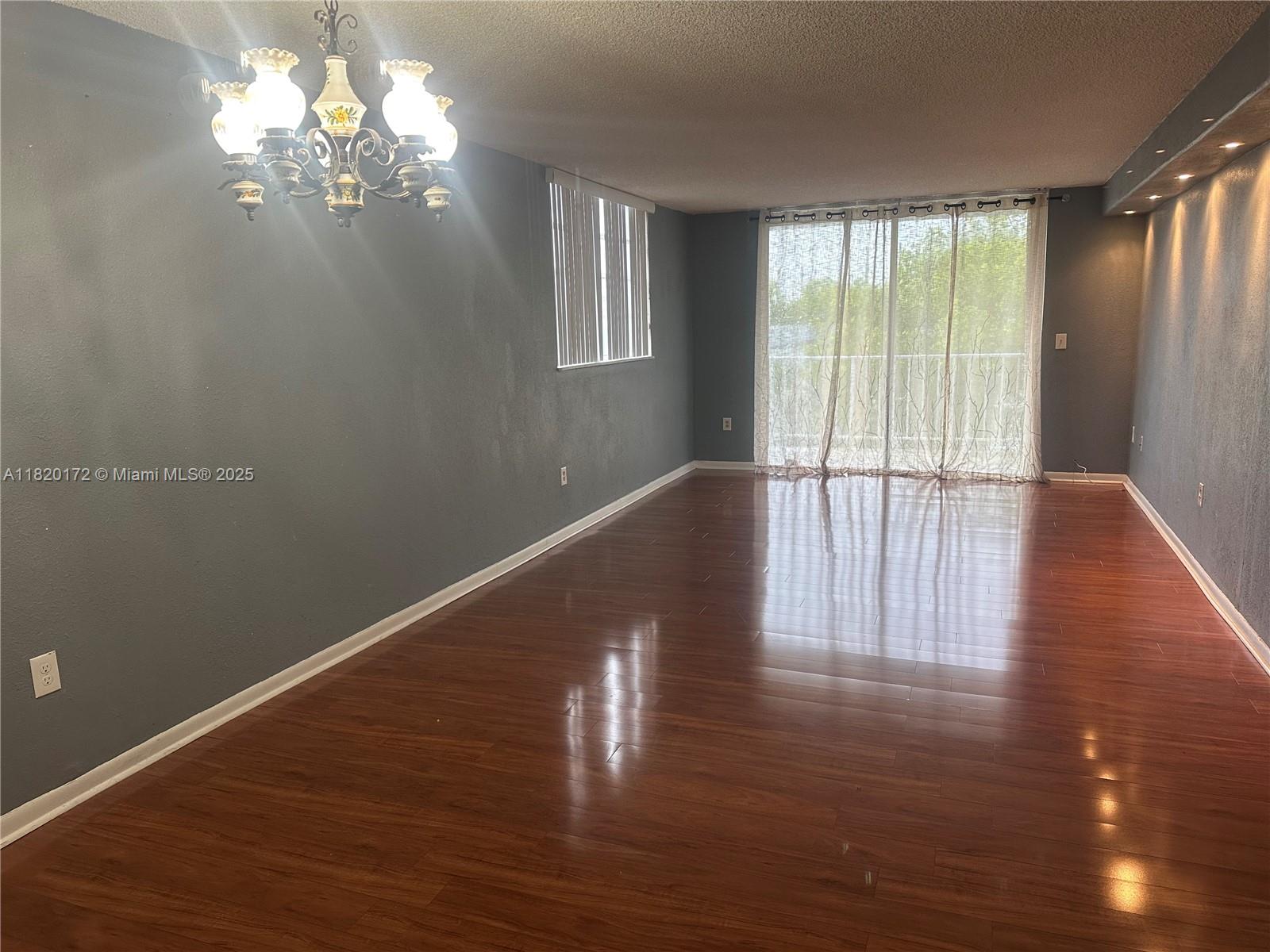 THREE HORIZONS NORTH COND - Residential