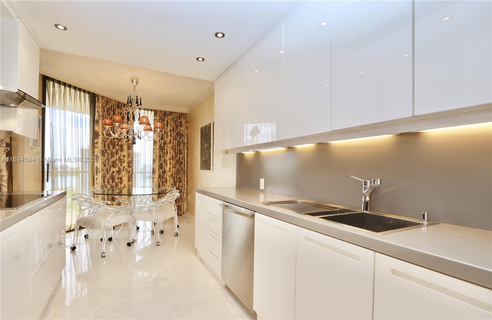 4000 ISL BLVD WILLIAMS IS - Residential