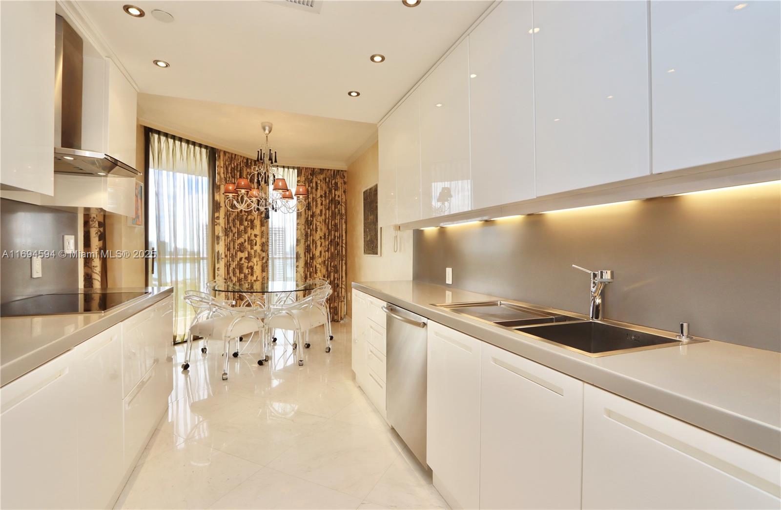 4000 ISL BLVD WILLIAMS IS - Residential