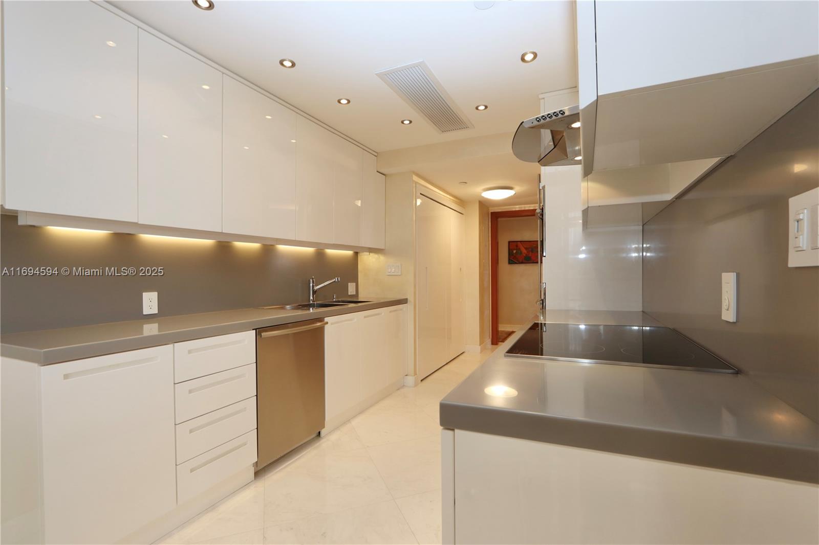 4000 ISL BLVD WILLIAMS IS - Residential