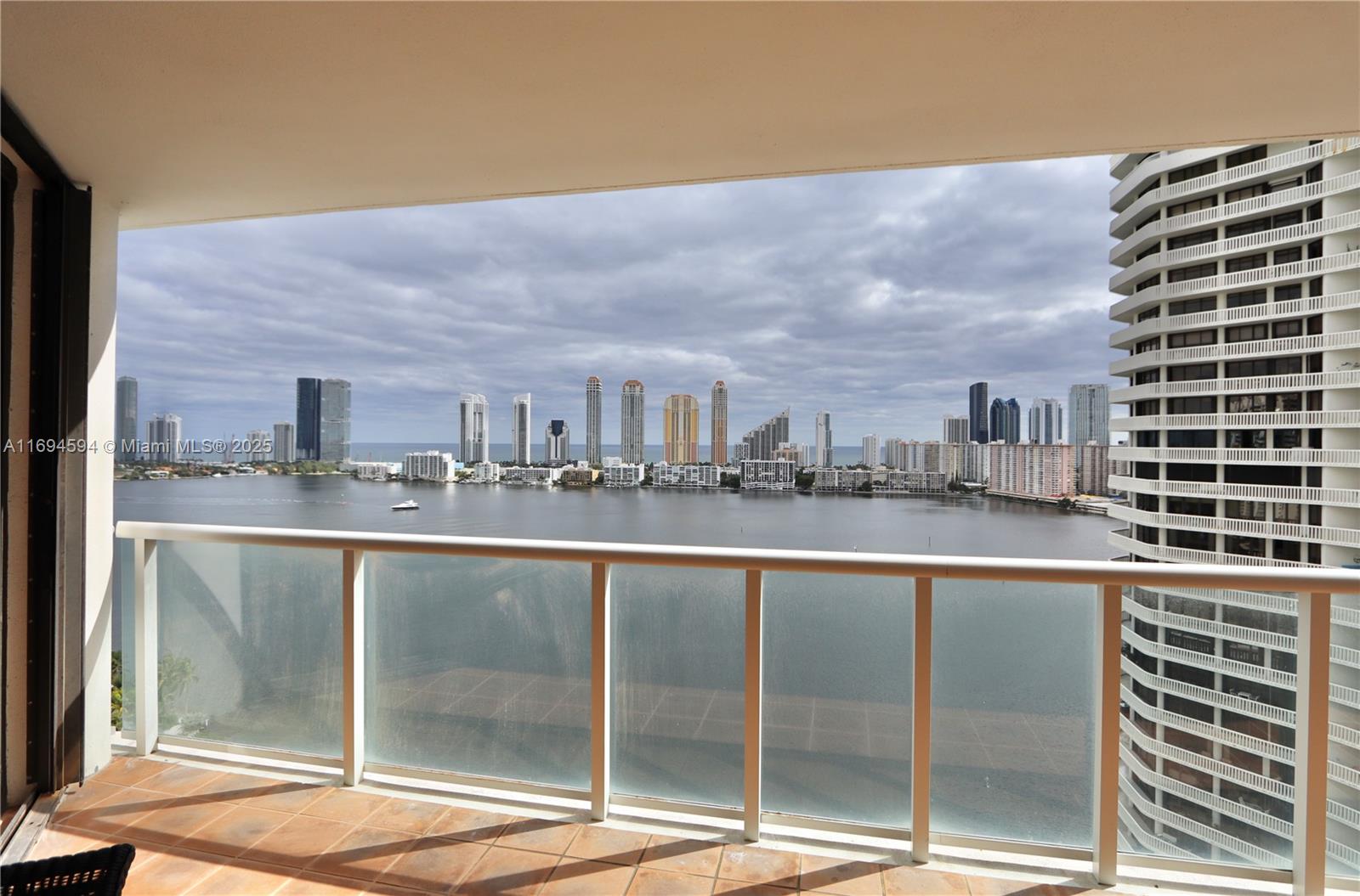 4000 ISL BLVD WILLIAMS IS - Residential