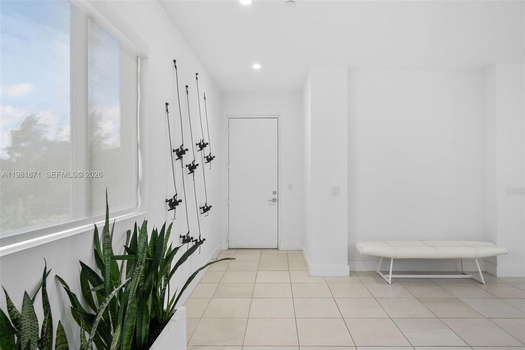 Photo of 1034 NE 18th Ave #205, Fort Lauderdale, FL 33304 (MLS # A11981871)