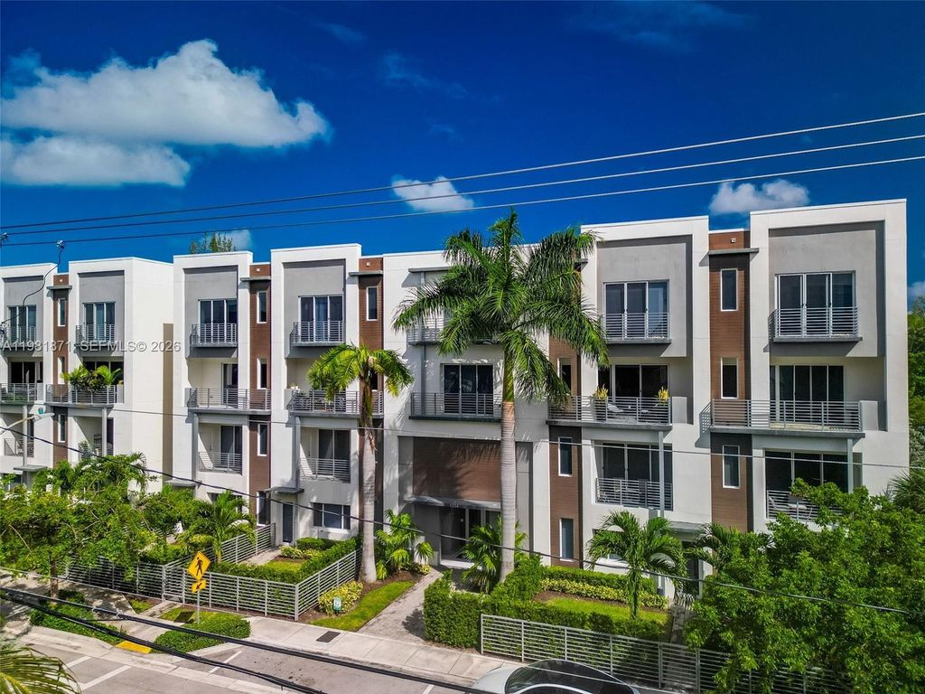 Photo of 1034 NE 18th Ave #205, Fort Lauderdale, FL 33304 (MLS # A11981871)