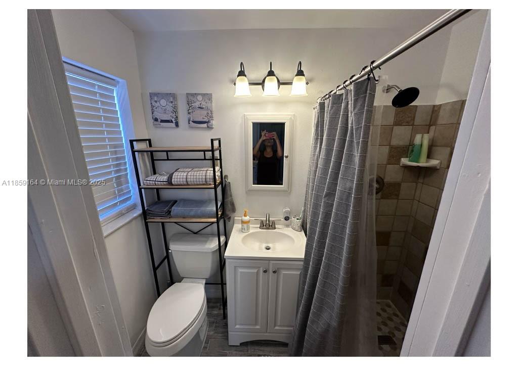$1,300/monthly Move in Fast! No credit score required and rapid approval through Rental Beast no association approval needed! First and last month’s rent plus $500 security deposit (returned when you move out). Lease 1 year for this cozy unit. Includes 1 parking spot and all utilities. Studio for 1 person. No pets, no visitors.