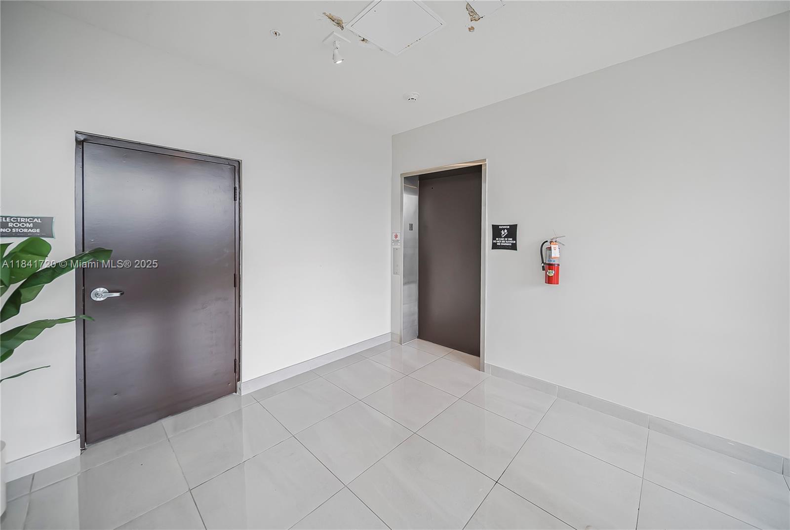 DOWNTOWN DORAL SOUTH PHAS - Residential