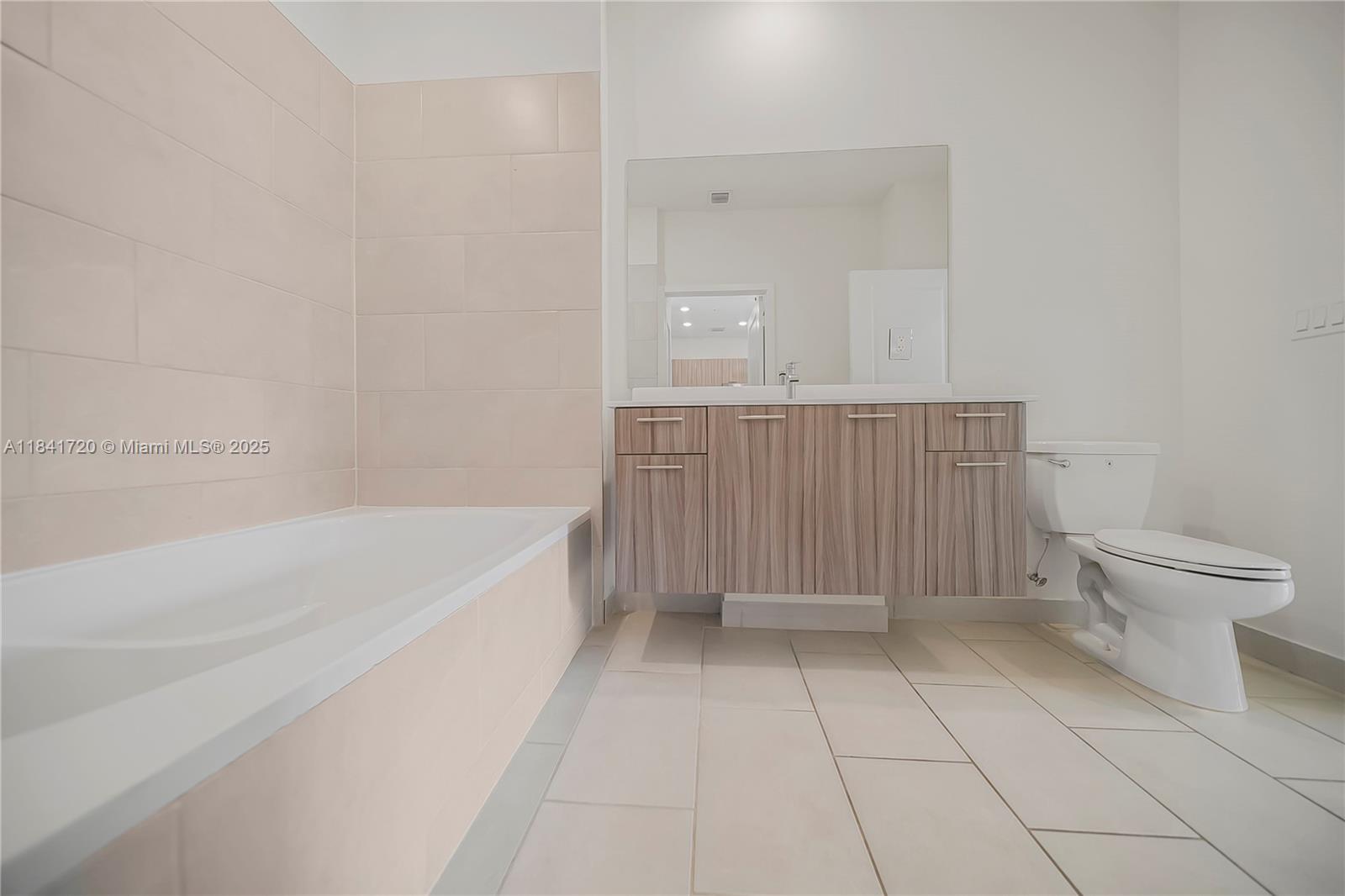 DOWNTOWN DORAL SOUTH PHAS - Residential