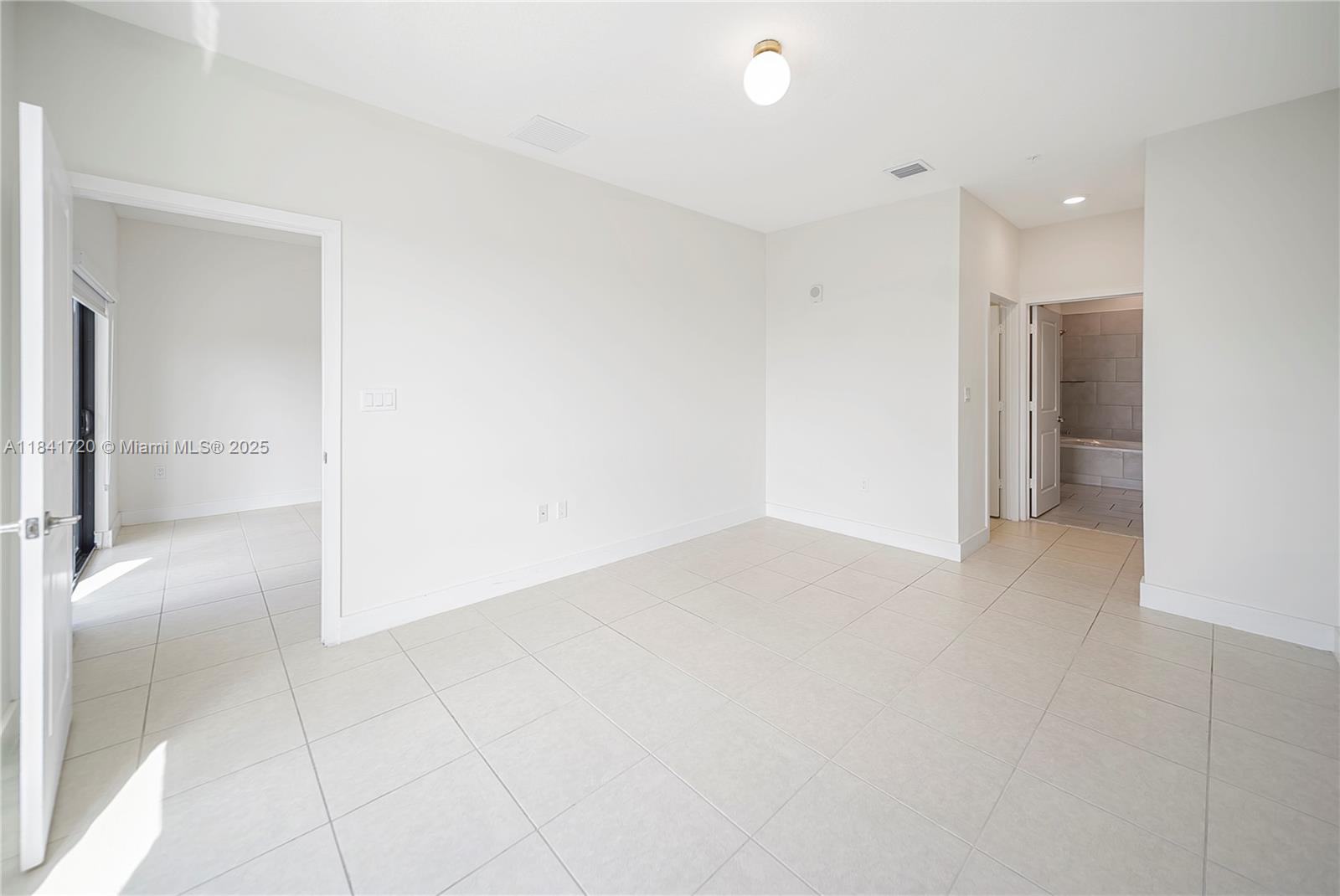 DOWNTOWN DORAL SOUTH PHAS - Residential