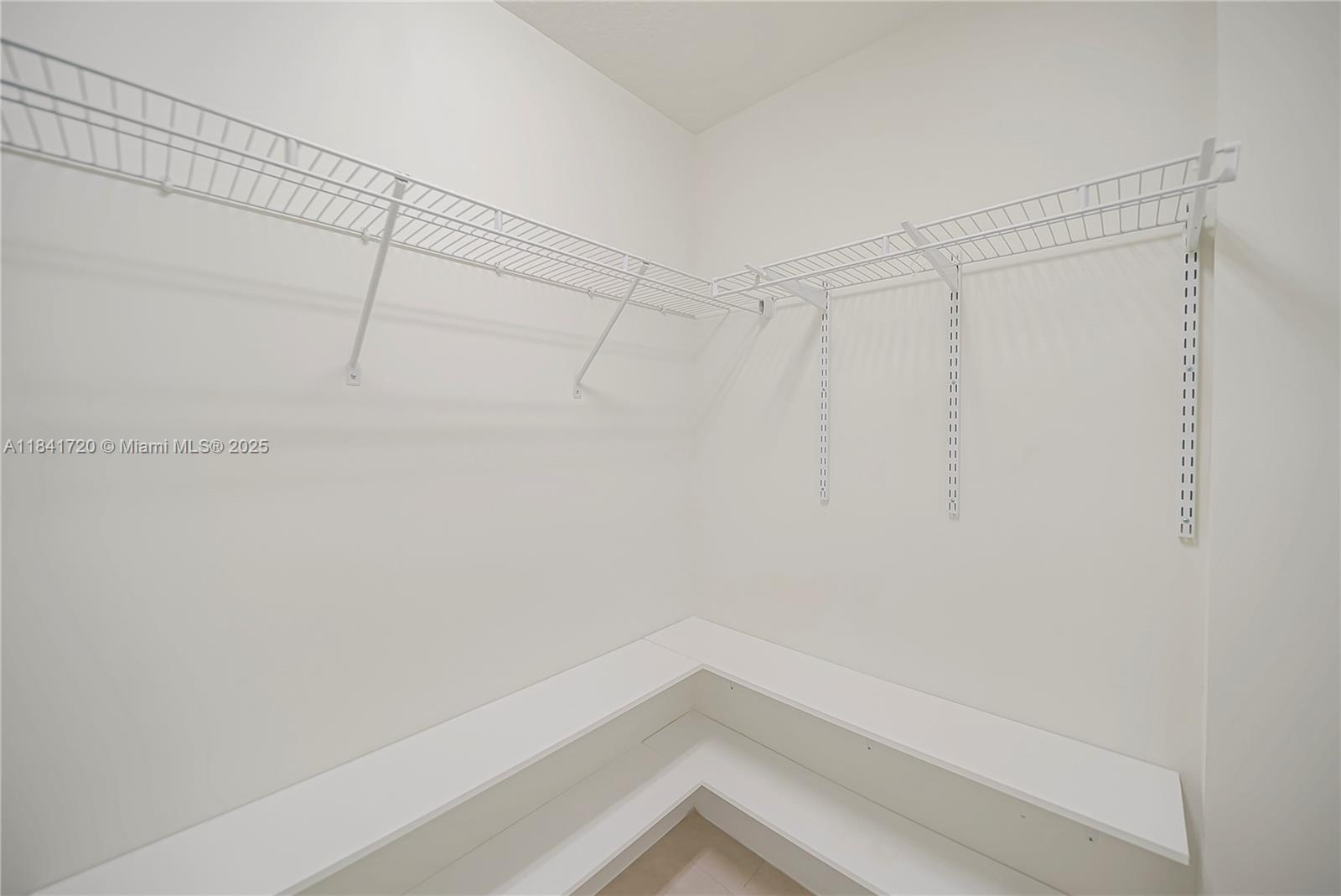 DOWNTOWN DORAL SOUTH PHAS - Residential