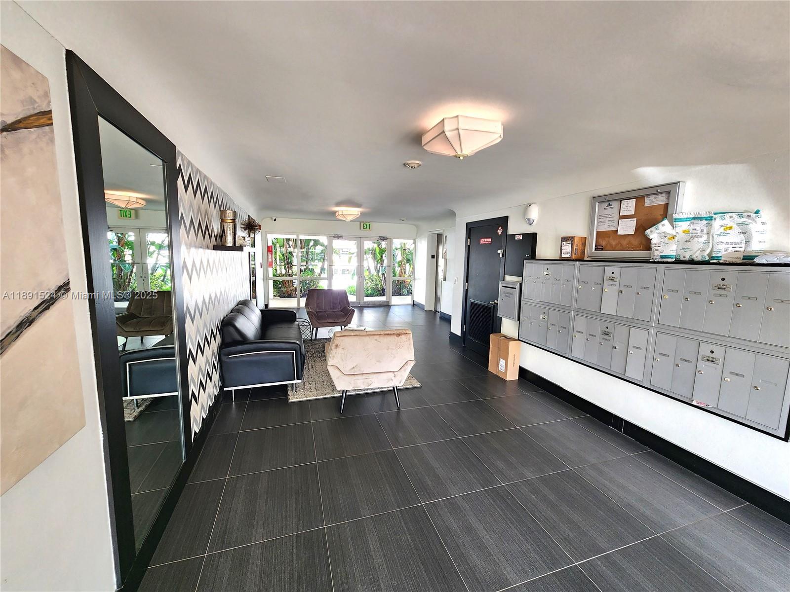 WATERSIDE ON THE INTRACOA - Residential